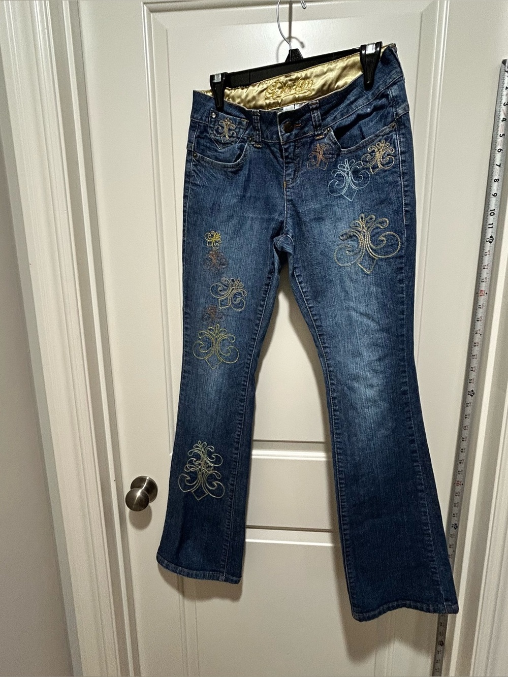 Dereon Embroidered size 7/8 Women's Bootcut Jeans. Y2K. Low to mid rise.